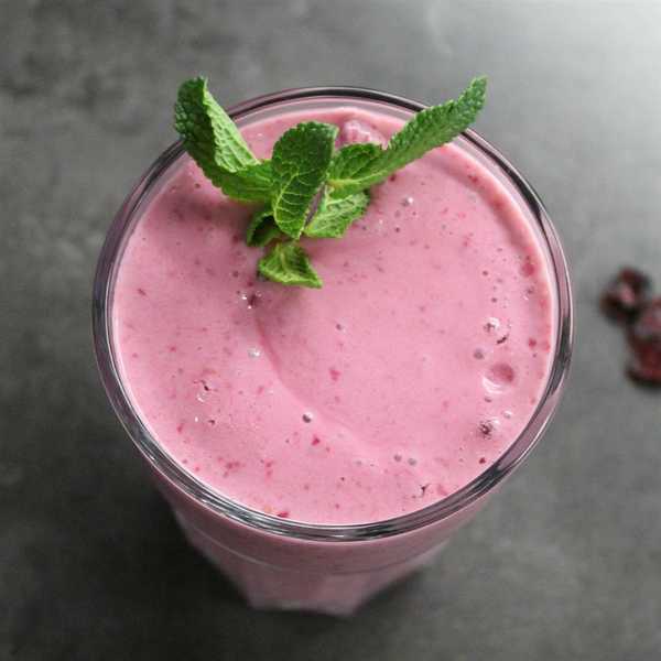 Mixed Fruit Smoothie with Goji Berries